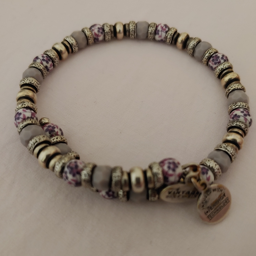 Beaded spring blossom bracelet